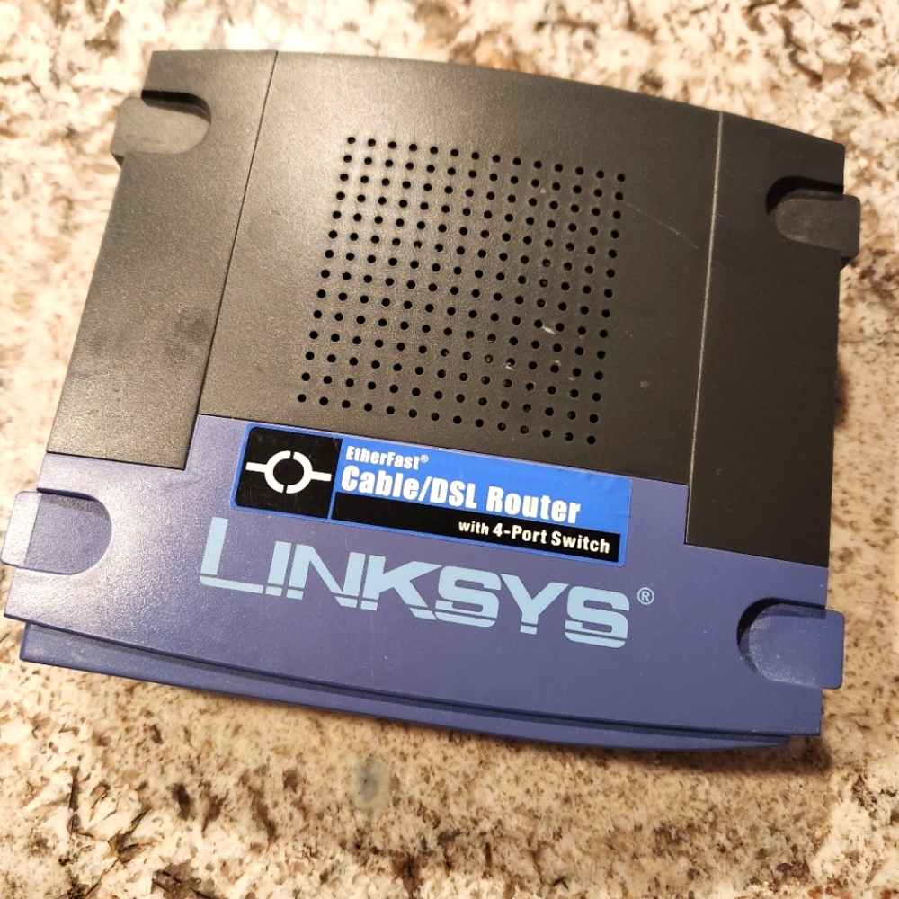 Linksys EtherFast Cable/DSL Router - Picture 2 of 8
